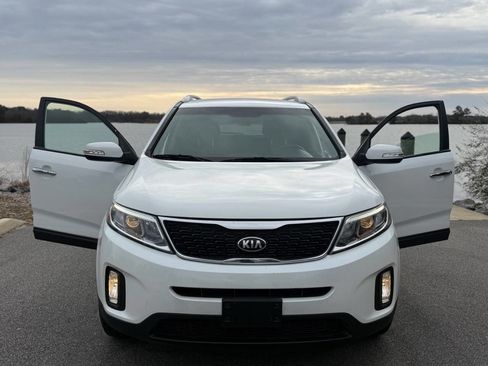 Used 2014 Kia Sorento LX image 2