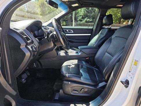 Used 2017 Ford Explorer XLT w/ Equipment Group 202A AWD/4WD image 15