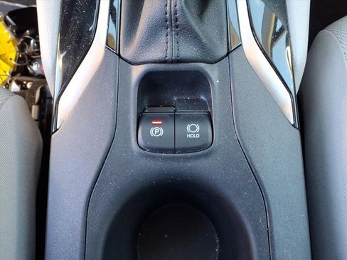 Certified 2022 Toyota Corolla Cross LE image 11