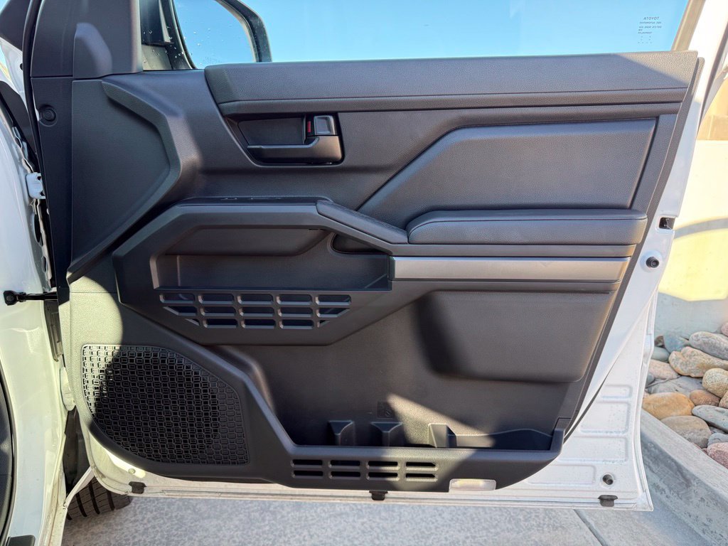 Used 2025 Toyota Tacoma SR5 AWD/4WD image 30
