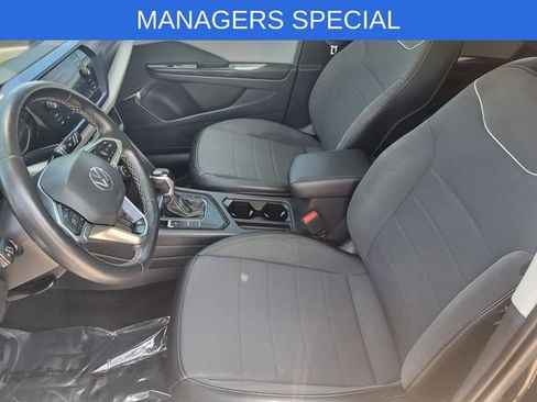 Used 2023 Volkswagen Taos SE w/ Panoramic Sunroof Package FWD image 18