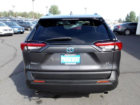 Used 2023 Toyota RAV4 LE image 4