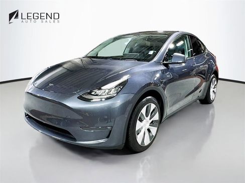 Used 2022 Tesla Model Y Long Range AWD/4WD image 1