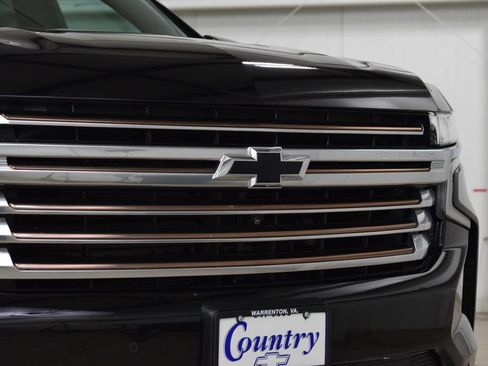 Used 2024 Chevrolet Suburban High Country w/ Max Trailering Package AWD/4WD image 11