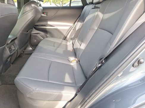 Used 2022 Toyota Venza XLE image 30