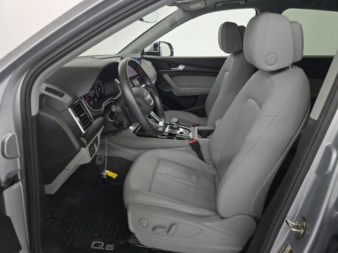 Used 2023 Audi Q5 2.0T Premium Plus w/ Premium Plus Package AWD/4WD image 3