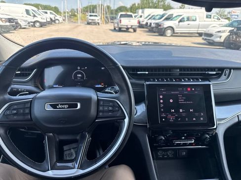 Used 2021 Jeep Grand Cherokee L Laredo w/ Luxury Tech Group I AWD/4WD image 16