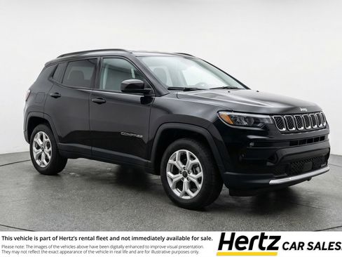 Used 2025 Jeep Compass Latitude AWD/4WD image 1