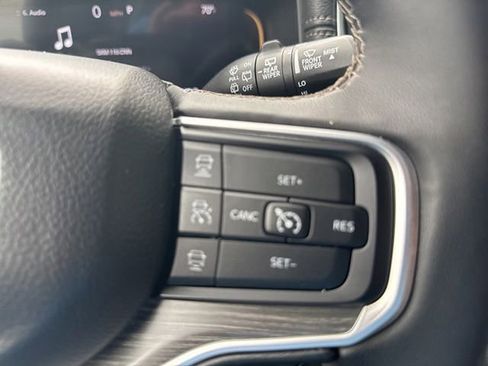 Used 2024 Jeep Wagoneer L Series II RWD image 16