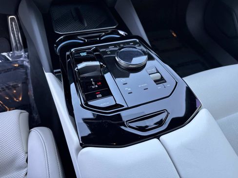 Certified 2025 BMW i5 M60 w/ Premium Package image 25