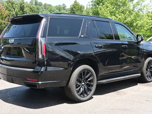 Used 2023 Cadillac Escalade Sport w/ LPO, ONYX Package AWD/4WD image 9