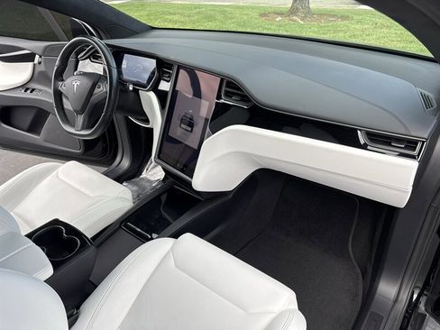 Used 2018 Tesla Model X 75D AWD/4WD image 34