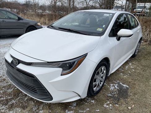 Used 2024 Toyota Corolla LE image 2