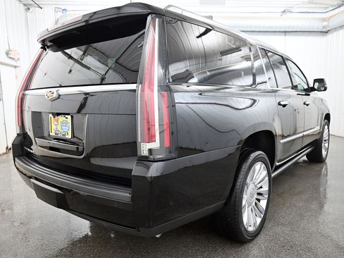 Used 2020 Cadillac Escalade ESV Platinum image 37