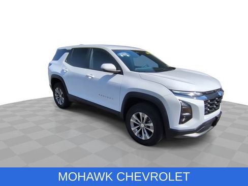 Used 2025 Chevrolet Equinox LT AWD/4WD image 2