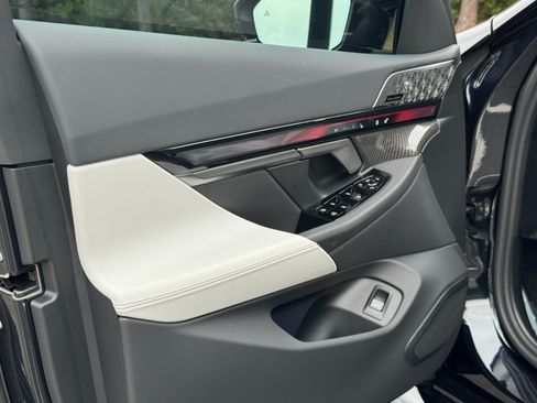 Used 2026 BMW M5 w/ Carbon Package AWD/4WD image 26
