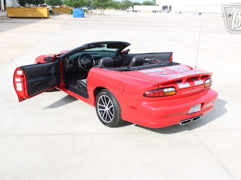 Used 2002 Chevrolet Camaro Z28 w/ SS Performance/Appearance Pkg RWD image 8