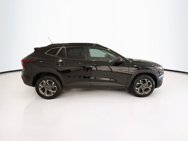Used 2024 Chevrolet Trax LT w/ Driver Confidence Package FWD image 8