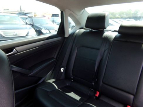 Used 2014 Volkswagen Passat 1.8T SE FWD image 22