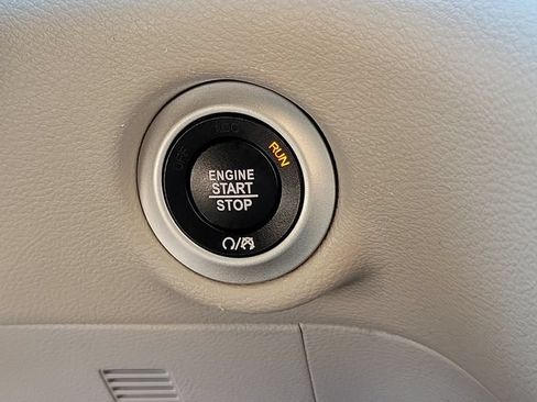 Used 2022 Chrysler Pacifica Touring-L FWD image 22