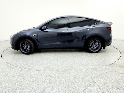 Used 2024 Tesla Model Y Long Range image 9