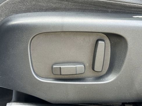 Used 2018 Land Rover Range Rover Velar S image 22