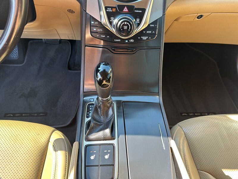 Used 2012 Hyundai Azera FWD image 19
