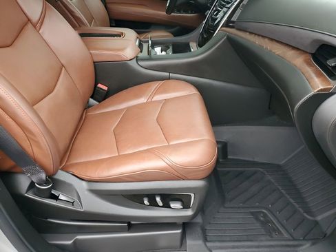 Used 2018 Cadillac Escalade Luxury image 16