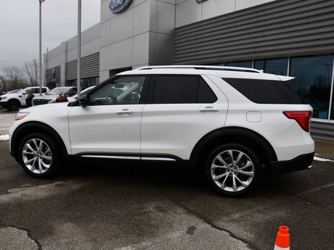 Used 2023 Ford Explorer Platinum w/ Technology Package image 3