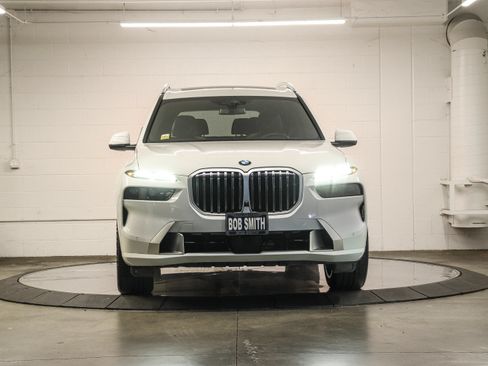 Used 2024 BMW X7 xDrive40i w/ Executive Package AWD/4WD image 2