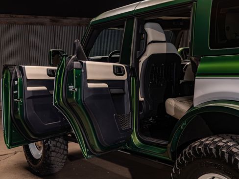 Used 2025 Ford Bronco Badlands image 28