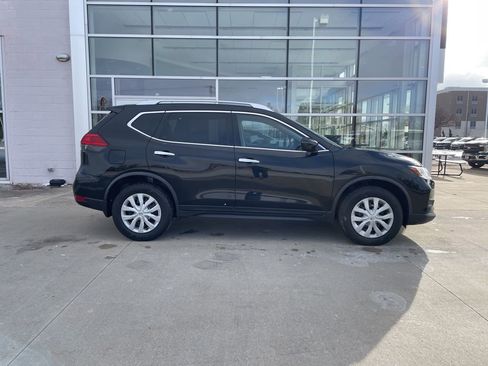 Used 2017 Nissan Rogue S w/ Appearance Package image 4