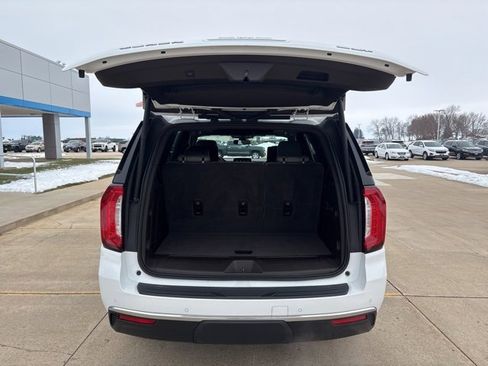 Used 2021 GMC Yukon SLT w/ SLT Luxury Plus Package image 17