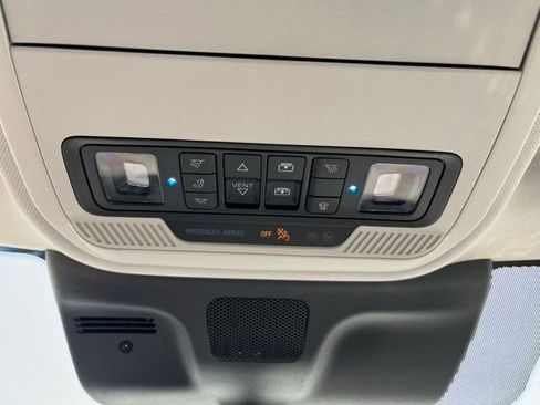 Used 2025 Ford Expedition Platinum AWD/4WD image 30