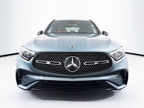 New 2025 Mercedes-Benz GLC 300 4MATIC image 2