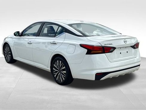 Used 2025 Nissan Altima 2.5 SV FWD image 7