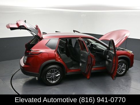 Used 2025 Nissan Rogue S AWD/4WD image 31