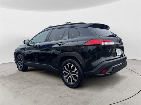 Used 2023 Toyota Corolla Cross image 3