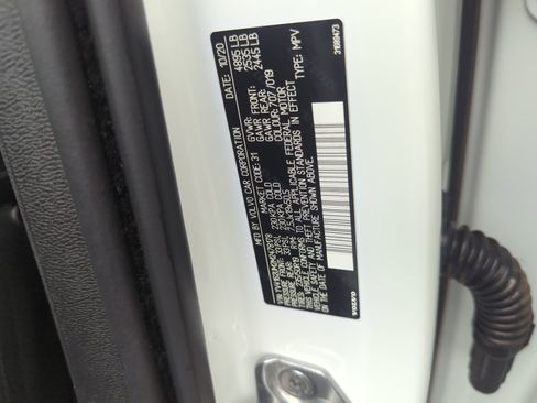 Used 2021 Volvo XC40 T5 R-Design w/ Climate Package image 24