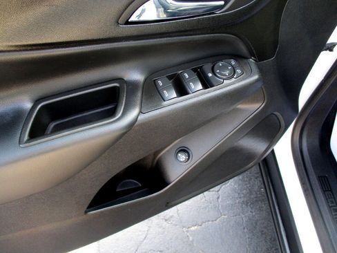 Used 2022 Chevrolet Equinox LT image 4