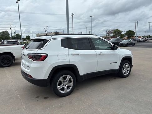 Used 2023 Jeep Compass Latitude w/ Sun and Sound Group AWD/4WD image 3