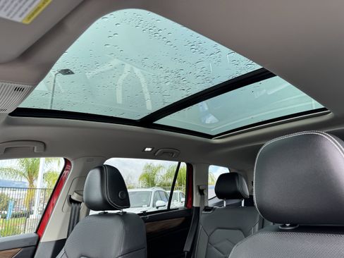 Used 2025 Volkswagen Atlas SE image 32