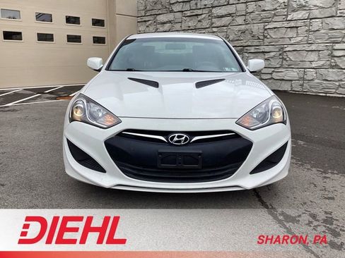 Used 2013 Hyundai Genesis 2.0T RWD image 2