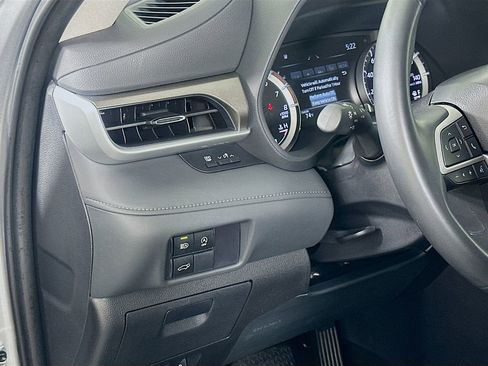 Certified 2025 Toyota Highlander LE FWD image 10