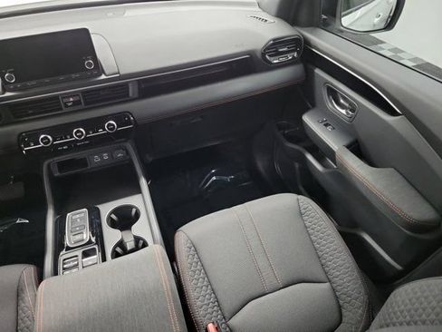 Used 2025 Honda Pilot Sport image 16