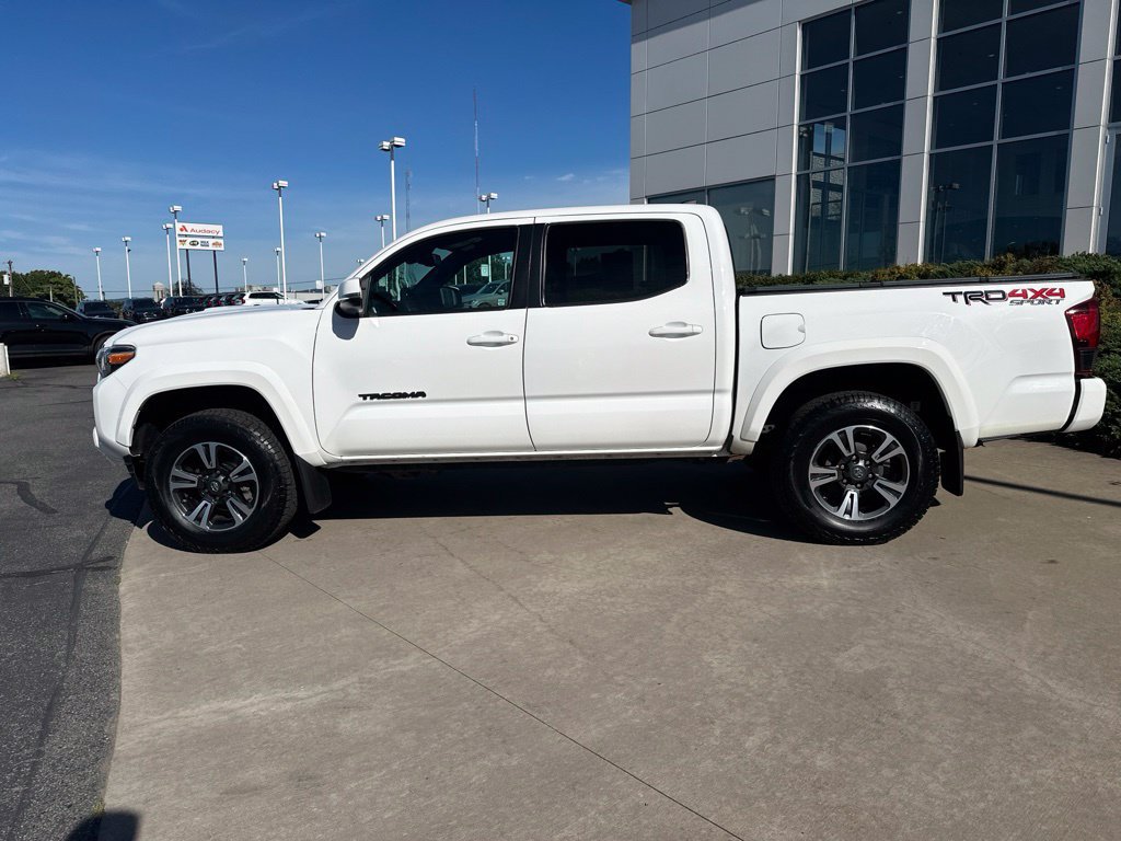 Used 2019 Toyota Tacoma TRD Sport AWD/4WD image 10