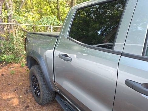 Used 2024 Chevrolet Colorado Trail Boss w/ Technology Package AWD/4WD image 9