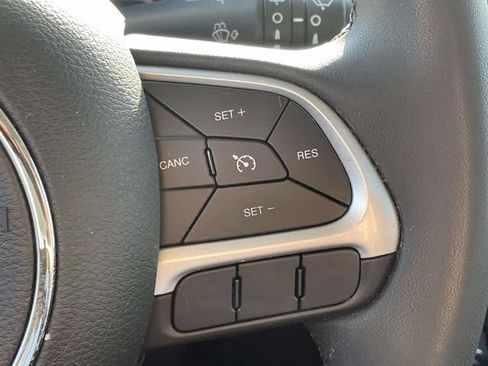 Used 2020 Jeep Renegade Latitude FWD image 21