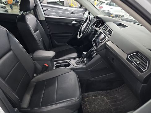 Used 2020 Volkswagen Tiguan SE FWD image 15