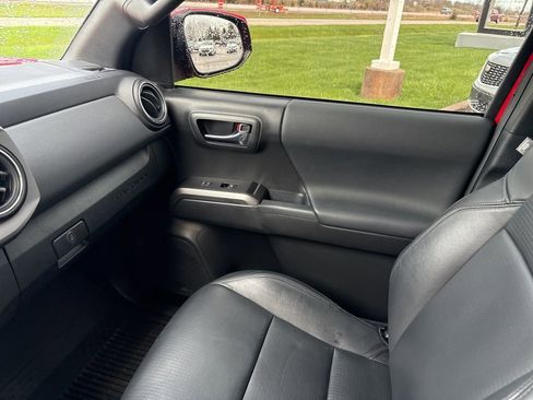 Used 2023 Toyota Tacoma TRD Sport w/ TRD Premium Sport Package AWD/4WD image 25